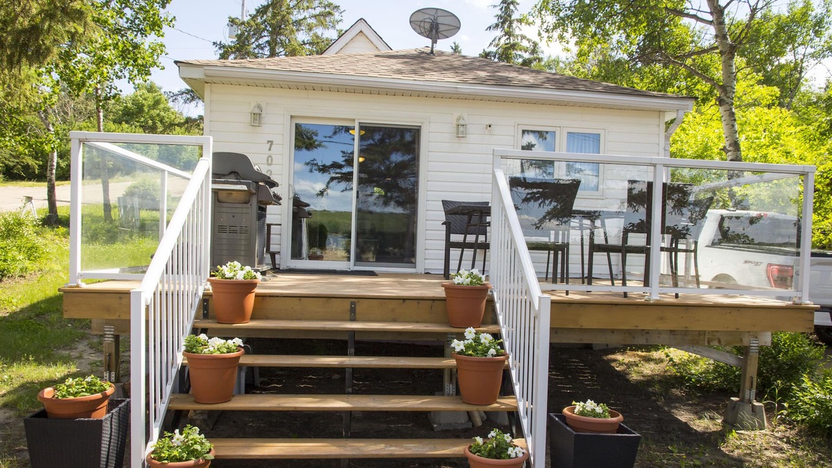Manitou Beach Cottage | Lakefront Cottage In Manitou Beach - Saskatchewan