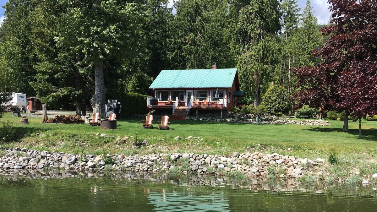 Nelson Cottage | Lakefront Cottage on Kootenay Lake-Ring Sherry 250-825-9681