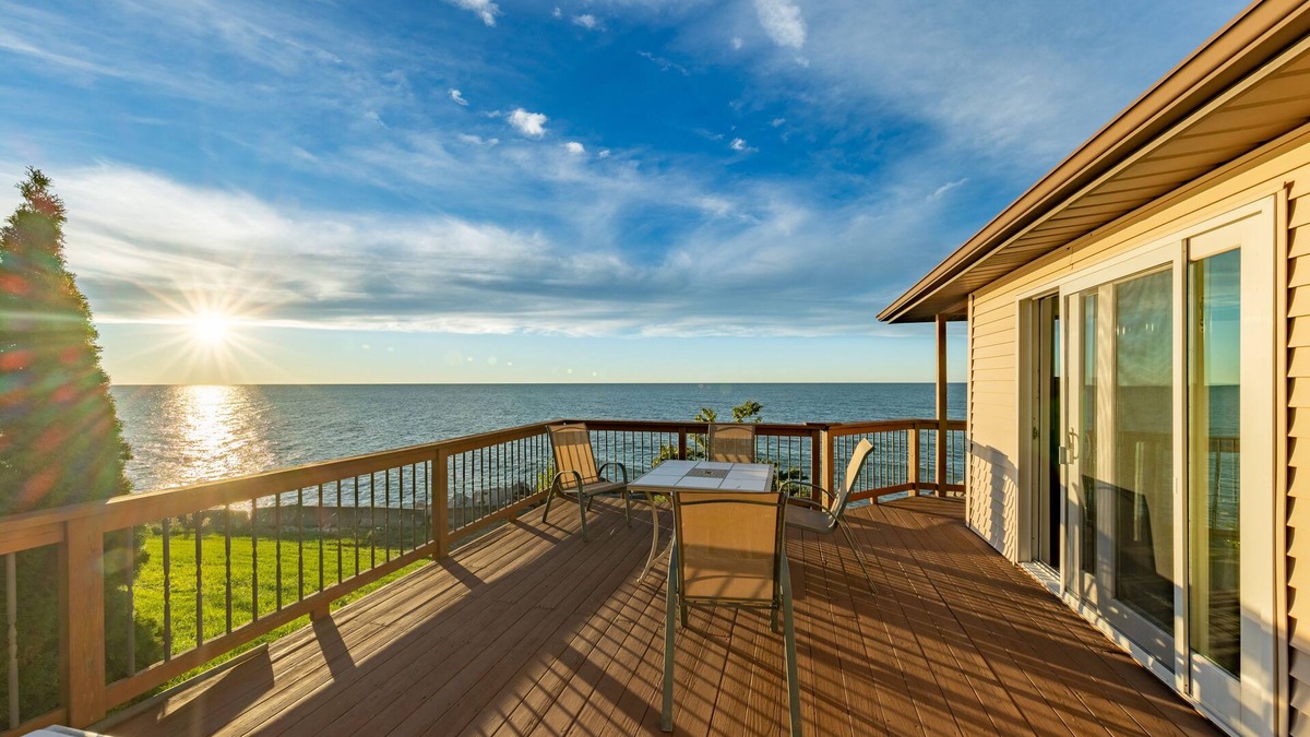 Willowick Cottage | Lakefront cottage with amazing views