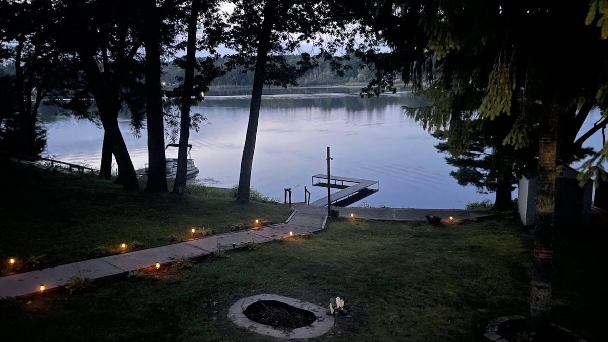 Town of Westfield House | Lakefront Cottage with Amazing Views and Privacy!