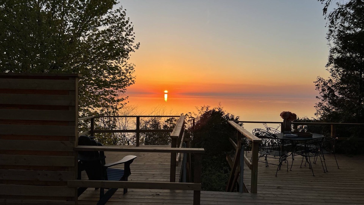 Dashwood Cottage | Lakefront Cottage with Private Beach & Private Beach Access