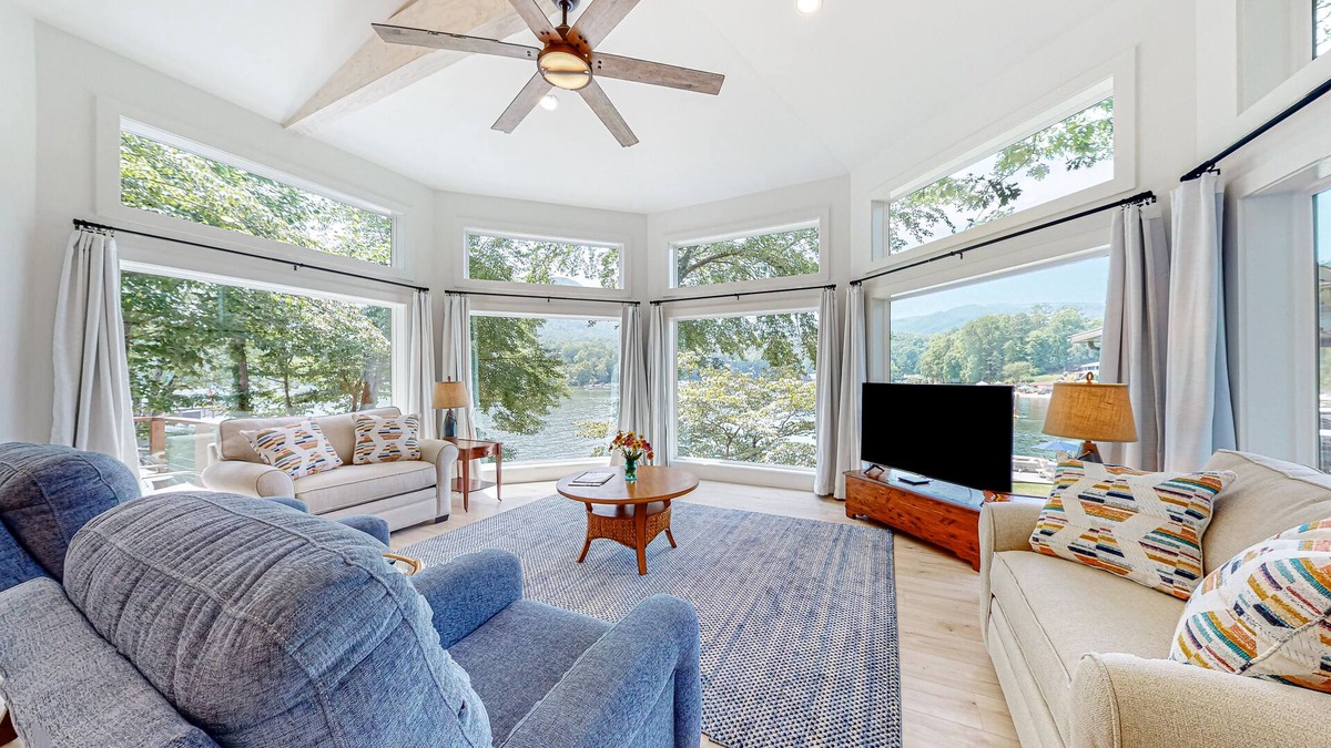 Lake Lure Cottage | Lakefront dream stay with dock, three kayaks, paddleboard, & grill - near golf