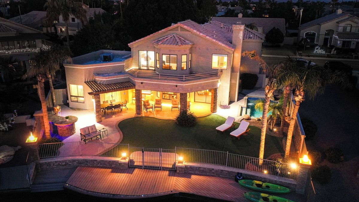 Crystal Shores House | Lakefront Escape: Gourmet Kitchen, Kayaks, & Sunset Soirees