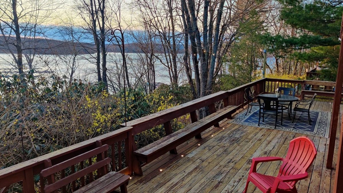 Greentown House | ★ Lakefront Escape on Lake Wallenpaupack ★