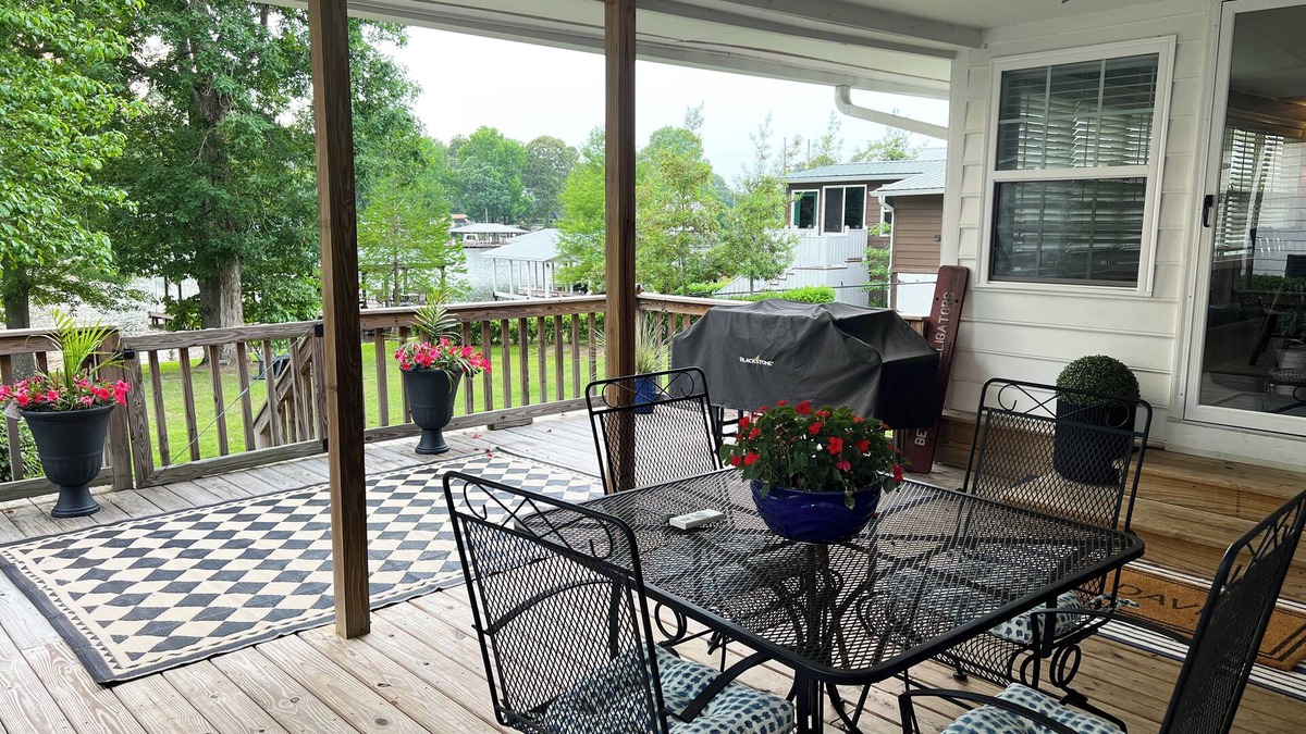 Warwick House | Lakefront Escape on Lake Blackshear - Private Dock & Stunning Views