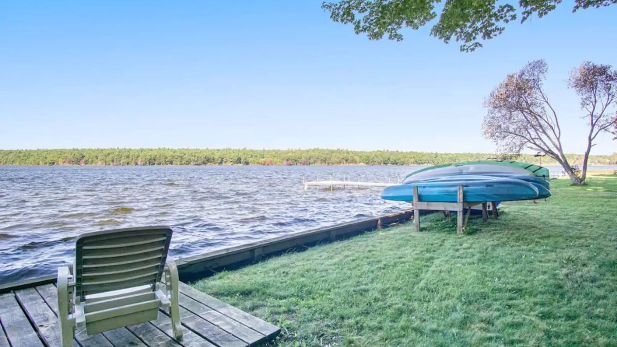 Whitehall House | Lakefront Family Retreat w/kayaks, near Lake MI!
