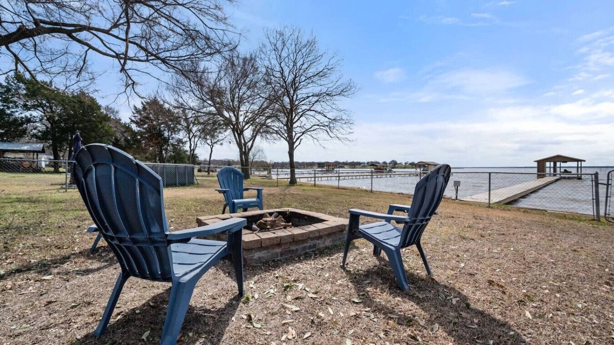 Kemp House | Lakefront Family Retreat– Private Dock & Fire Pit