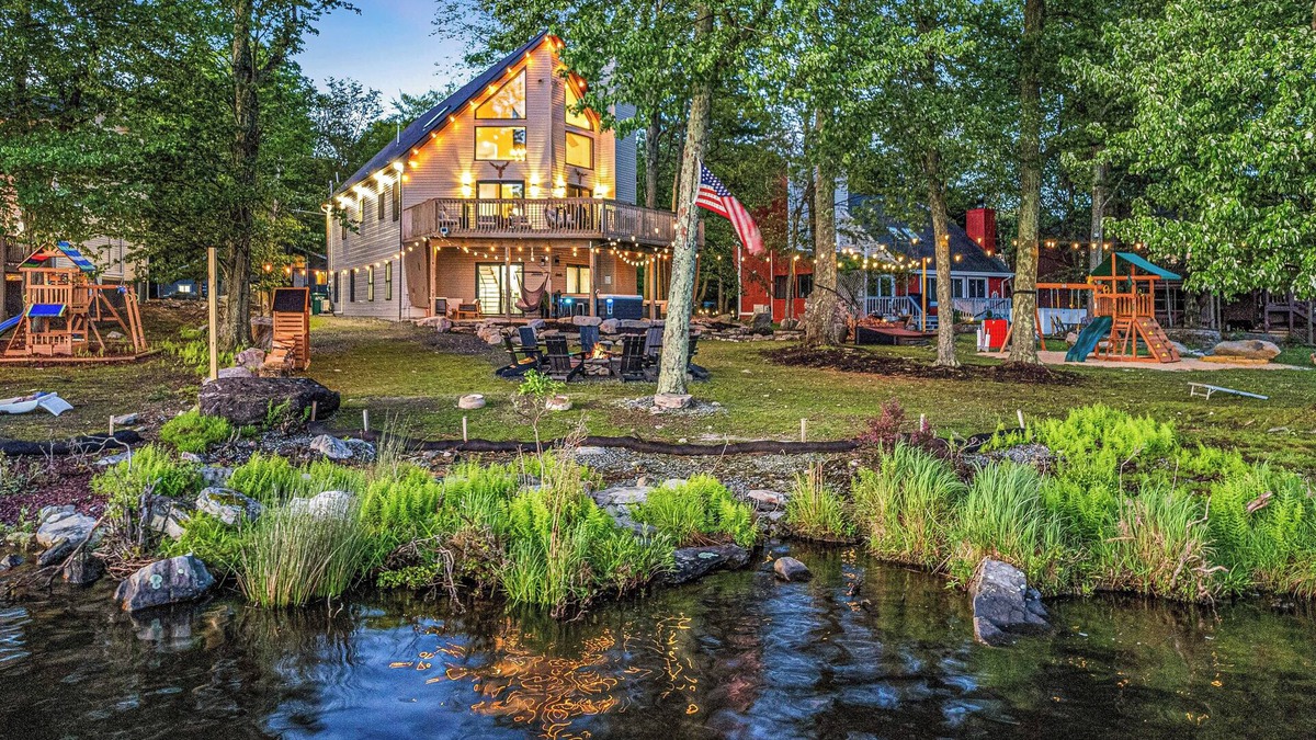 Tobyhanna House | Lakefront - GeoDome, Kayaks, Hot Tub, Fire Pits, Swingset, Game Room, Theater,EV