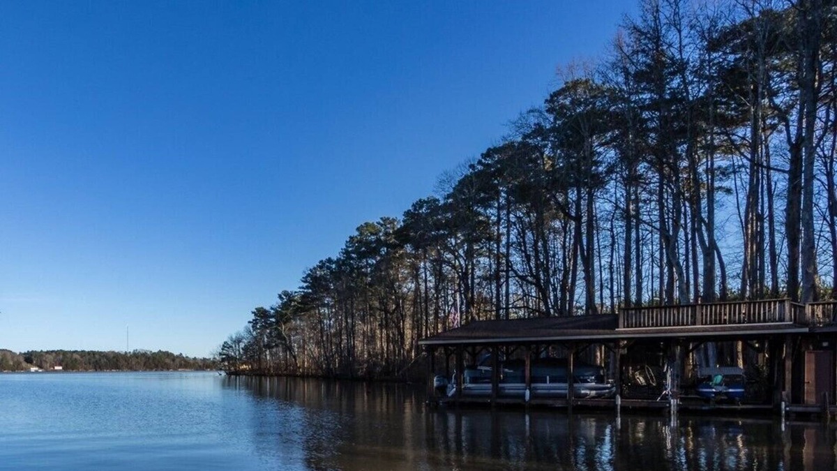 Norwood Cottage | Lakefront Getaway Cottage
