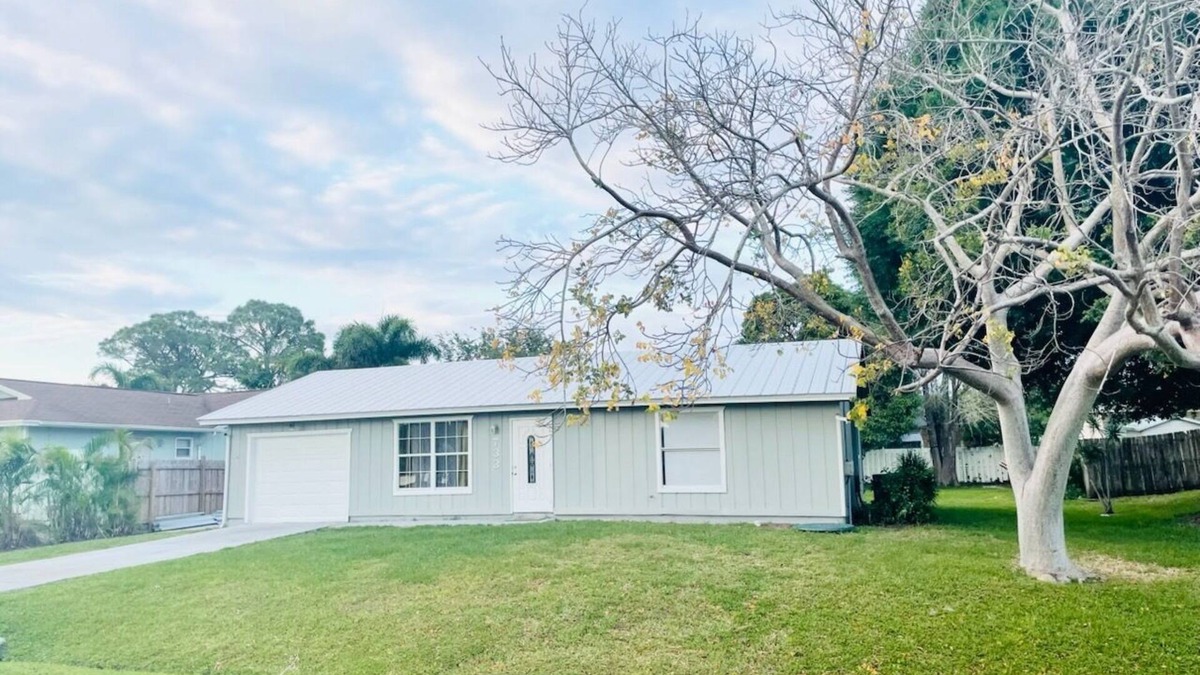 Port Saint Lucie House | LAKEFRONT GETAWAY