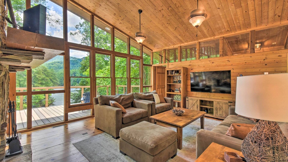 Jasper Cabin | Lakefront ‘Glass House’ Cabin w/Mountain Views!