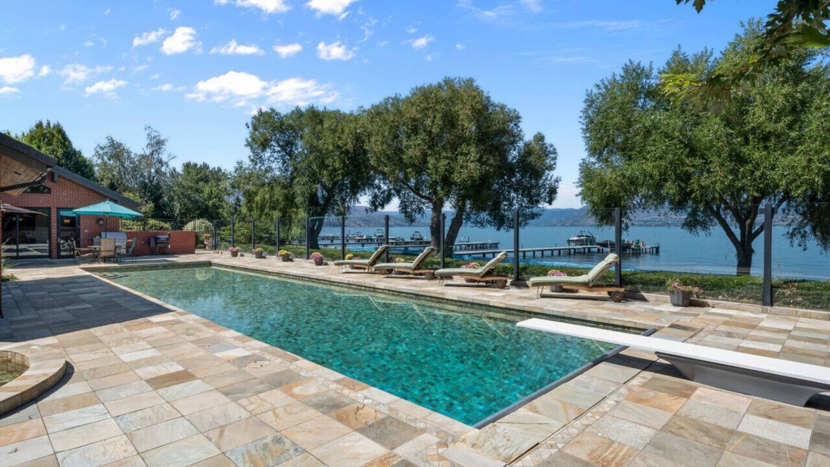 Central Okanagan House | Lakefront Grandeur: Okanagan Home With Pool & Tennis Court