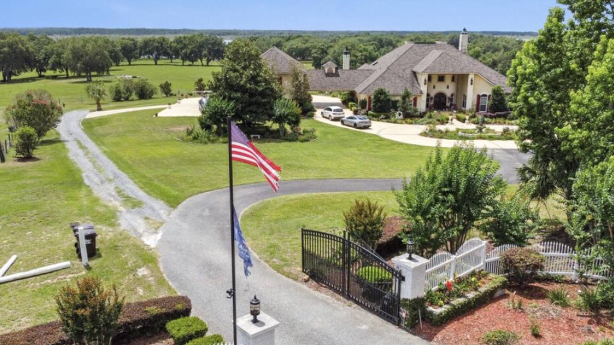 Umatilla Apartment | Lakefront Guesthouse on 230 Acres - Very Private - Connect with Nature in style!
