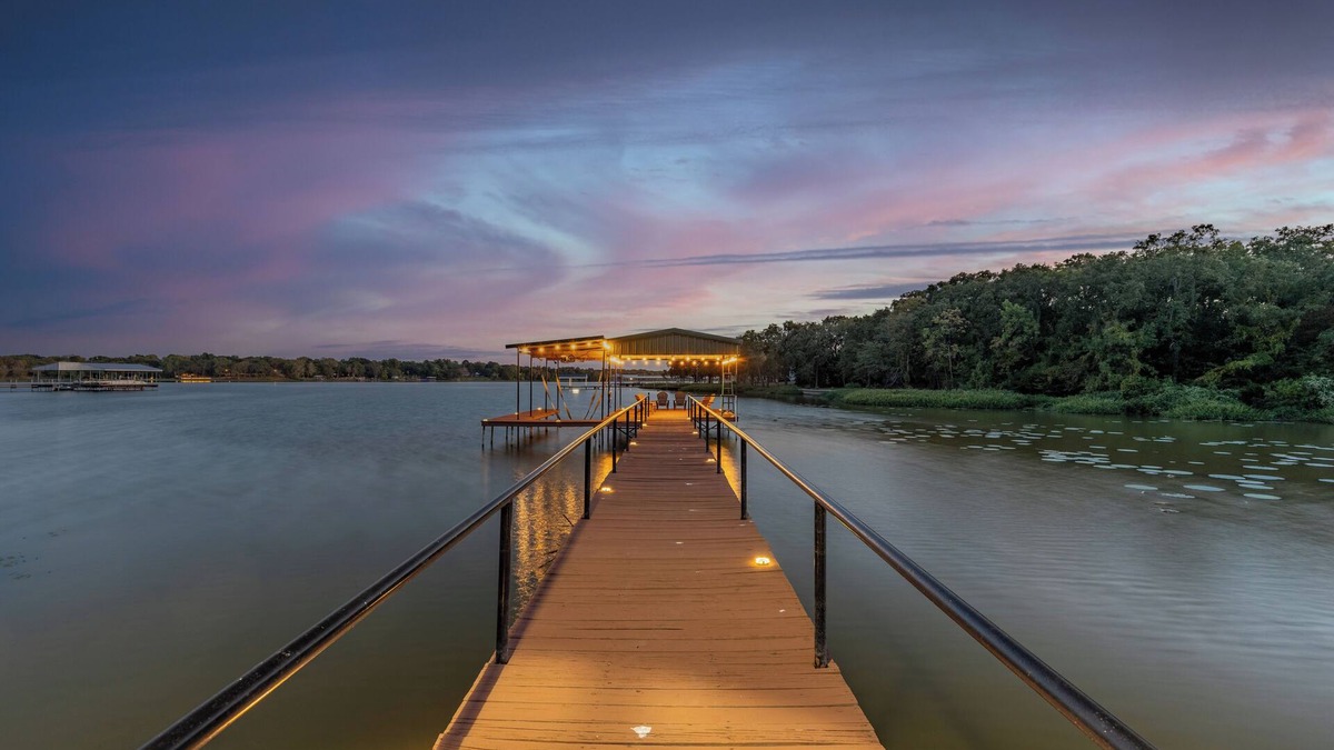 Quinlan House | Lakefront Haven- Relax, Fish, Dock on Lake Tawakoni