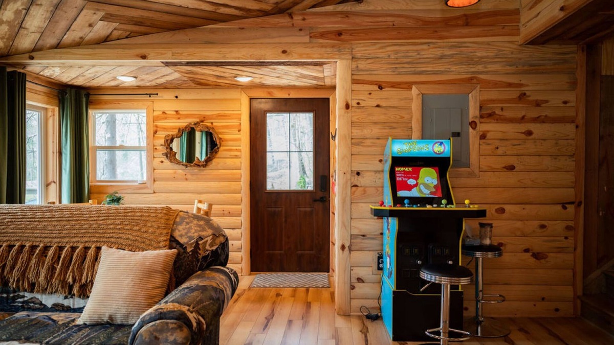 Martinsville Apartment | Lakefront Hilltop Cabin Hot tub Firepit