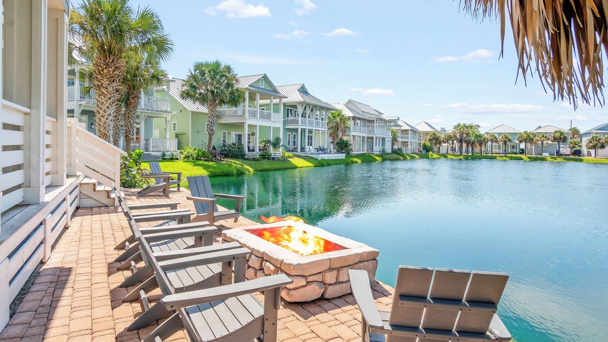 Cinnamon Shore House | Lakefront Home at Cinnamon Shore w/Private Fire Pit & More Amenities