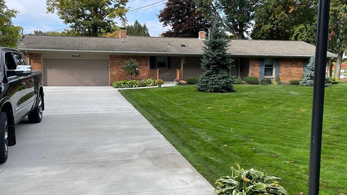 Holly House | Lakefront Home in Holly, Michigan