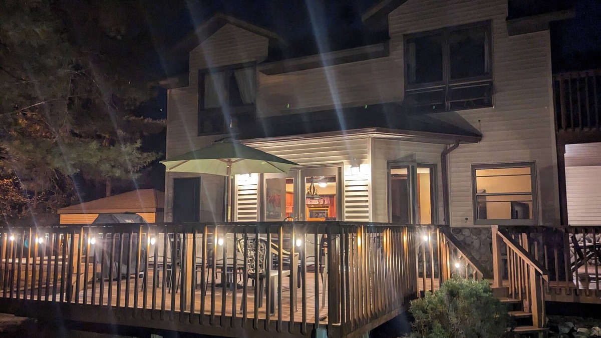 Friendship House | LAKEFRONT HOME ON CASTLE ROCK LAKE WITH PRIVATE PIER - PET FRIENDLY