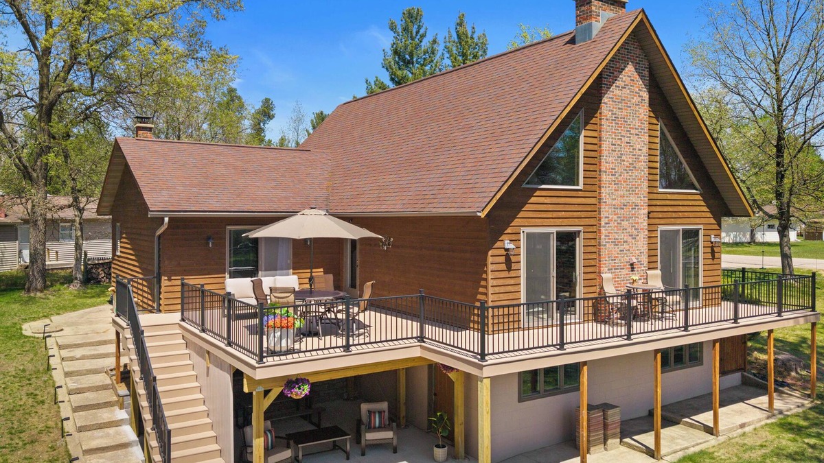 Nekoosa House | Lakefront Home w/sandy beach near WI Dells! Make forever family memories here!