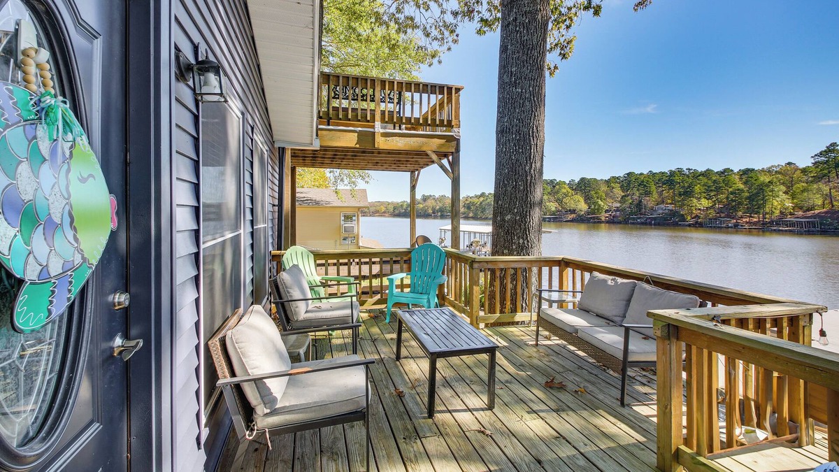 Mid America House | Lakefront Home w/Swim Dock in Hot Springs
