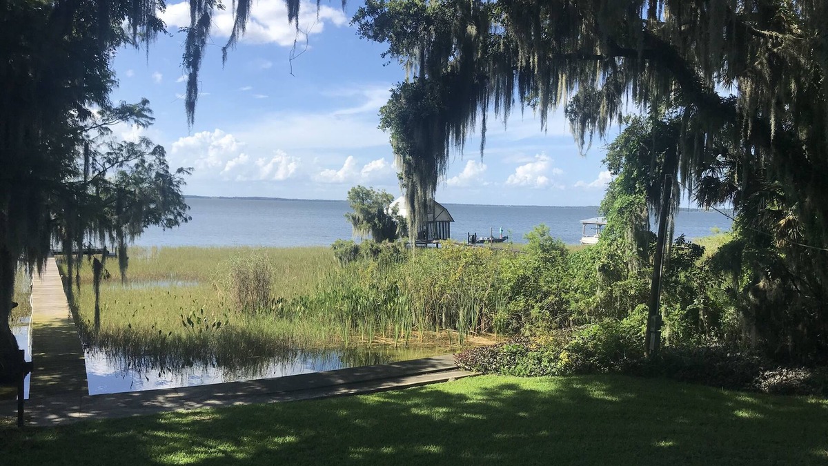 Yalaha House | Lakefront Home with Boat Dock