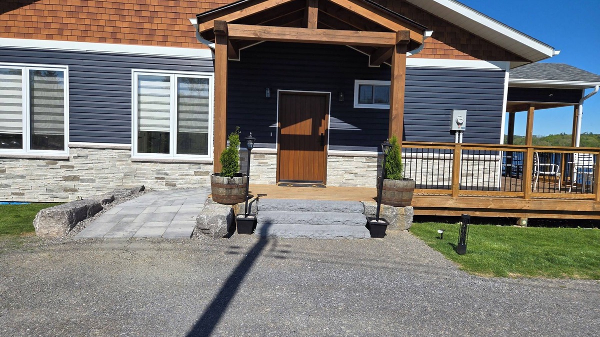 Roseneath House | Lakefront Home With Wheelchair Access, Private Boat Launch, Clean and New