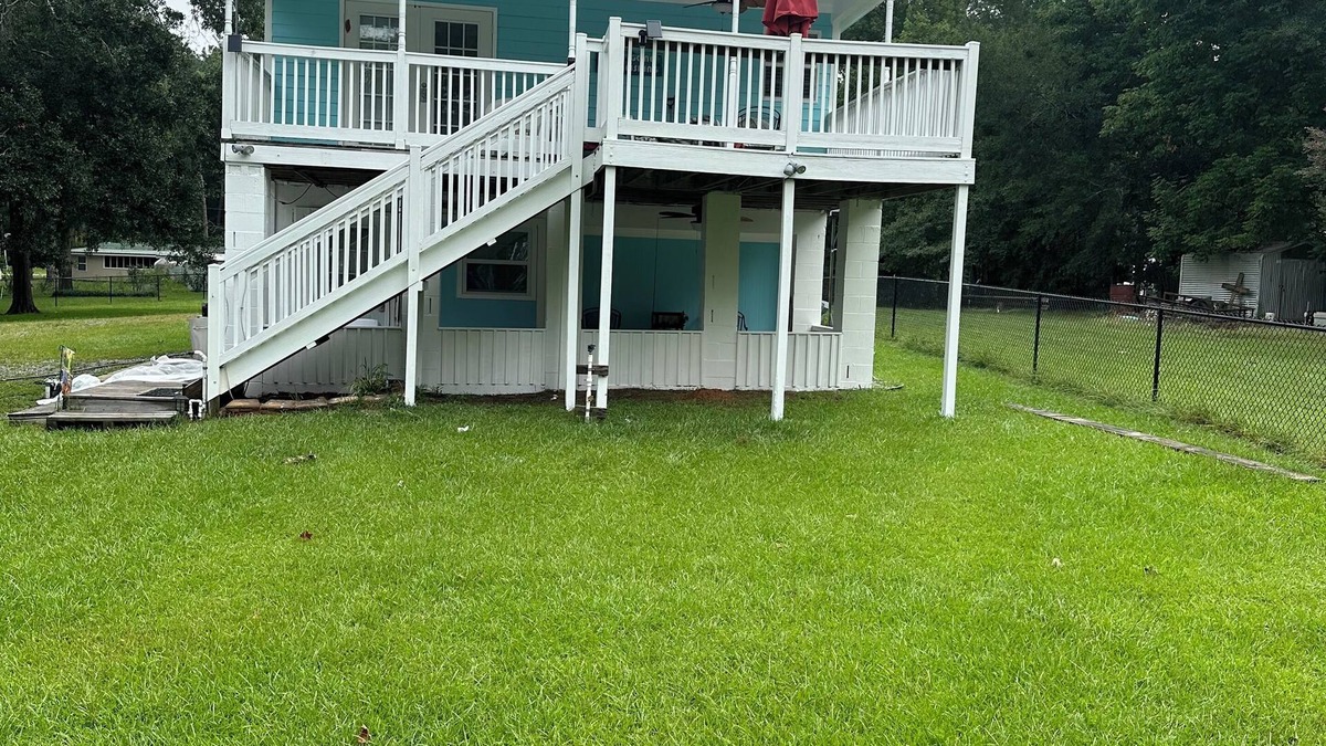 Cobb House | Lakefront Home with Huge Dock for Fishing/located close to Booger Bottom Cafe