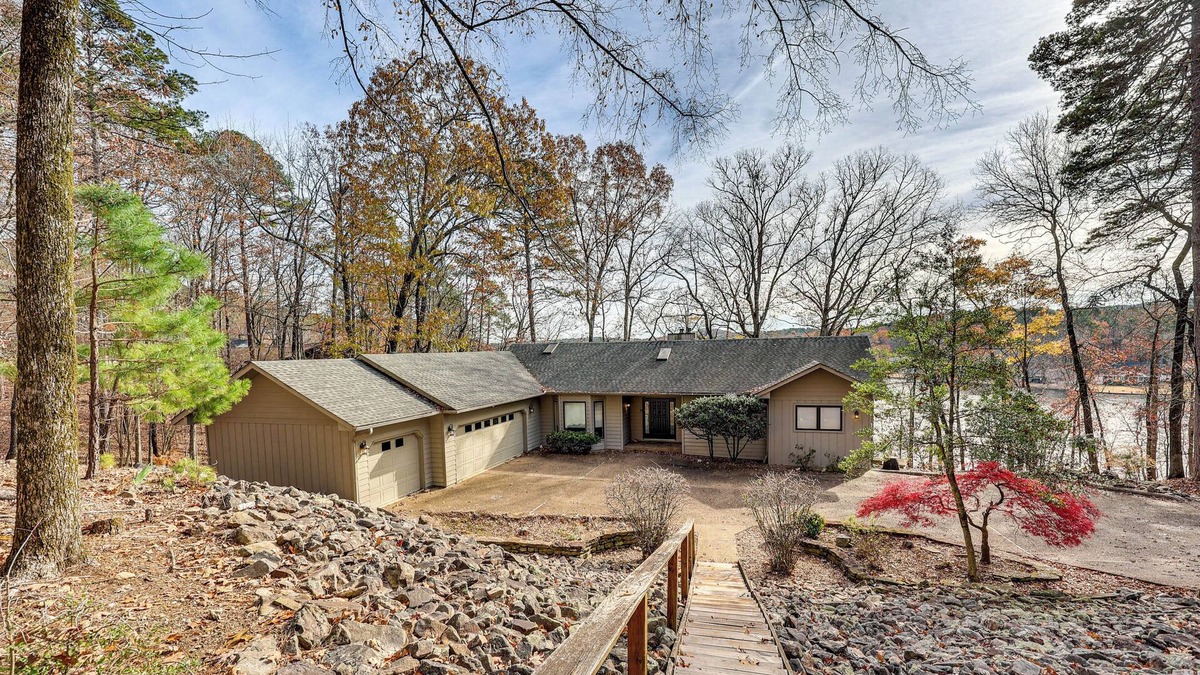 Hot Springs Village House | Lakefront Hot Springs Village Home w/Private Dock