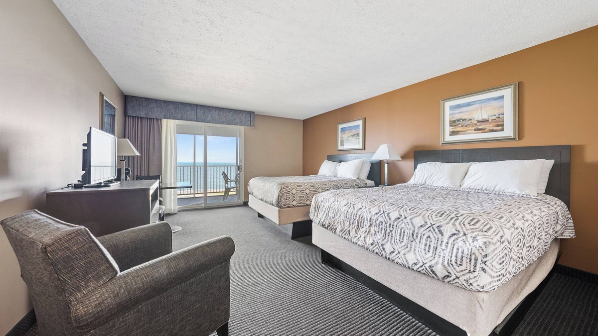 Put-in-Bay Hotel | Lakefront Hotel Guest Room - Sleeps 4
