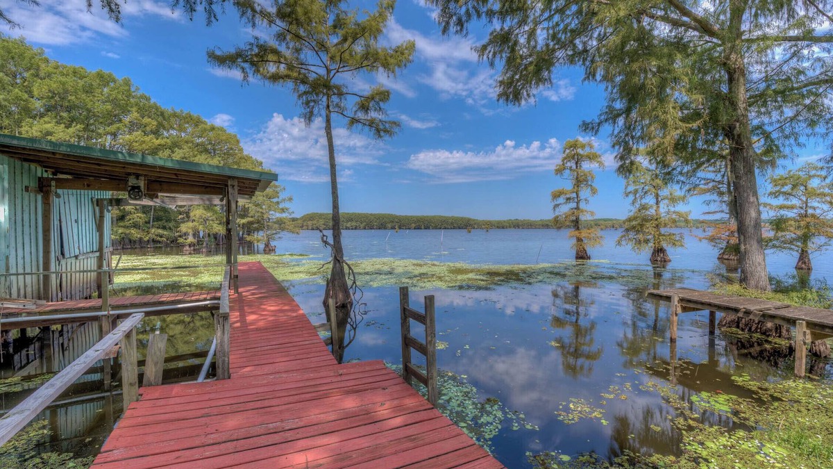 Oil City House | LAKEFRONT HOUSE ON BEAUTIFUL CADDO LAKE