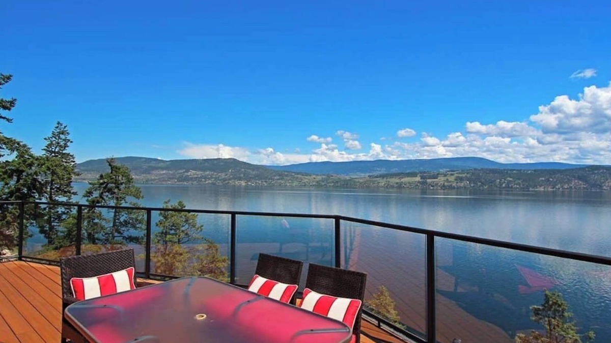 Central Okanagan House | Lakefront House, Private Luxury Dock & Boat Lift