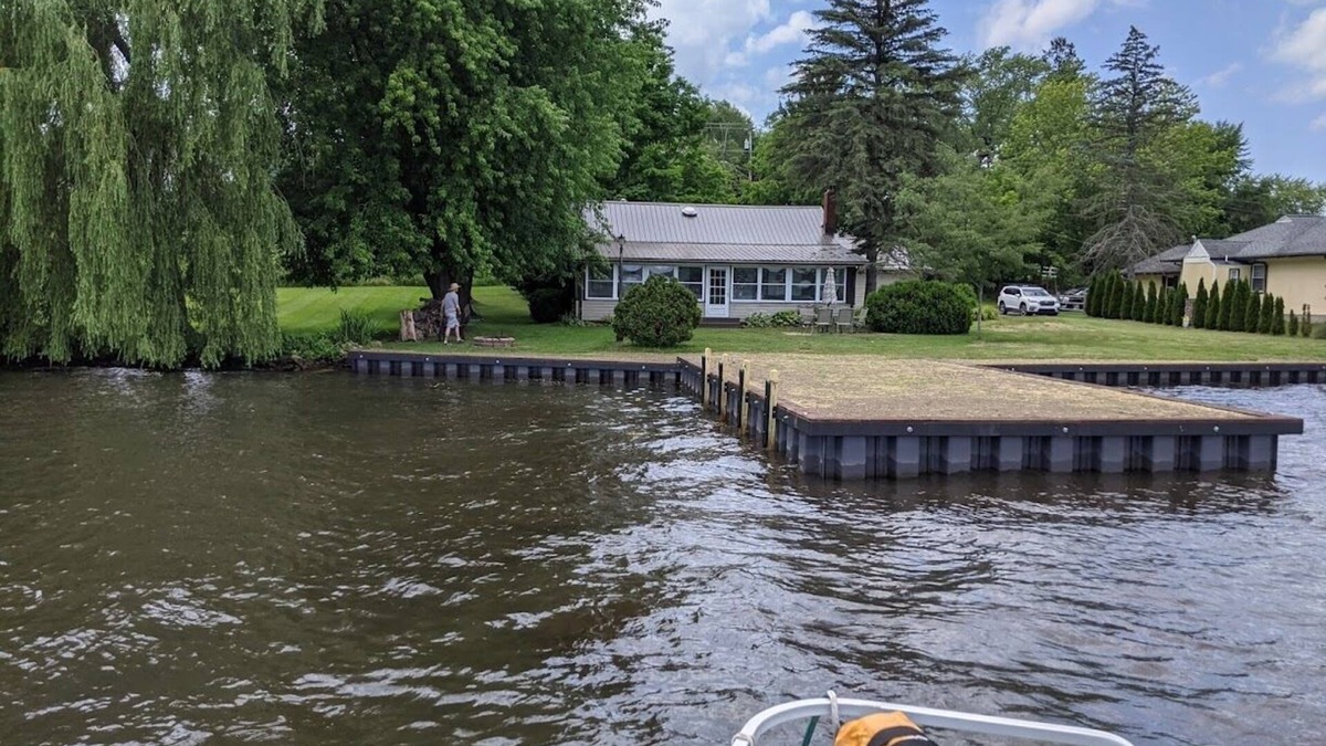 Conneaut Lake Cabin | Lakefront house with land dock