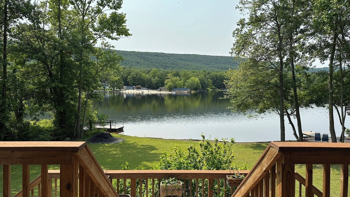 Kabletown House | Lakefront House w/Modern Comforts!