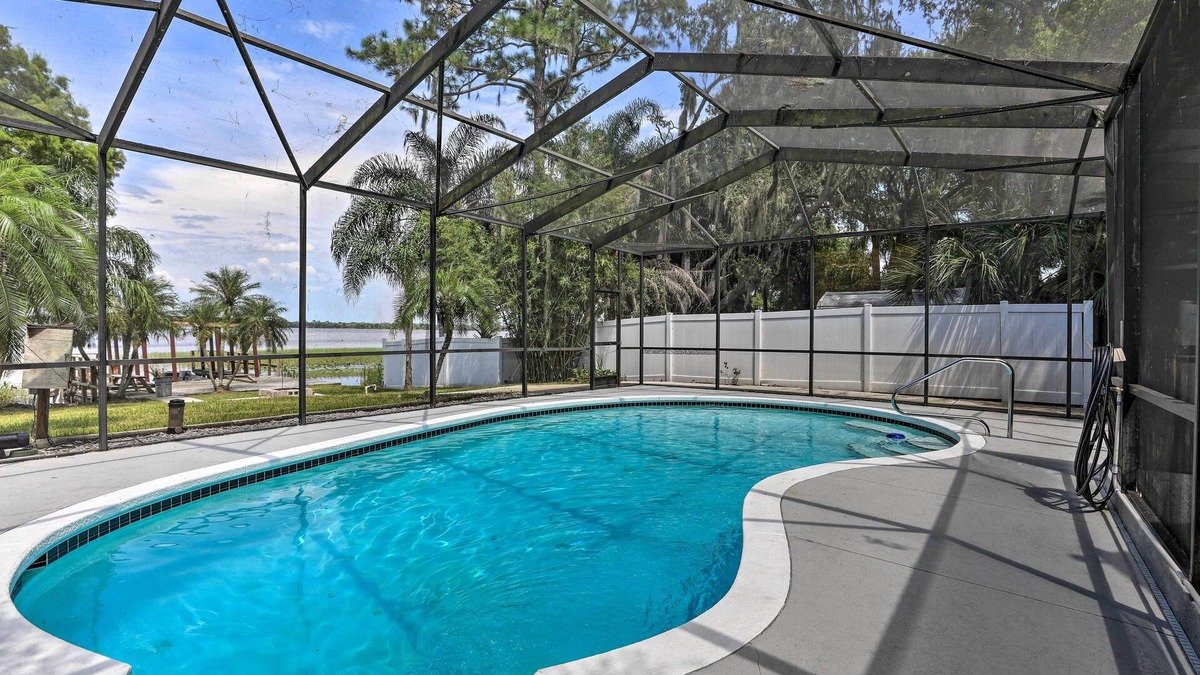 Haines City House | Lakefront House with Kayaks + Fishing Poles!
