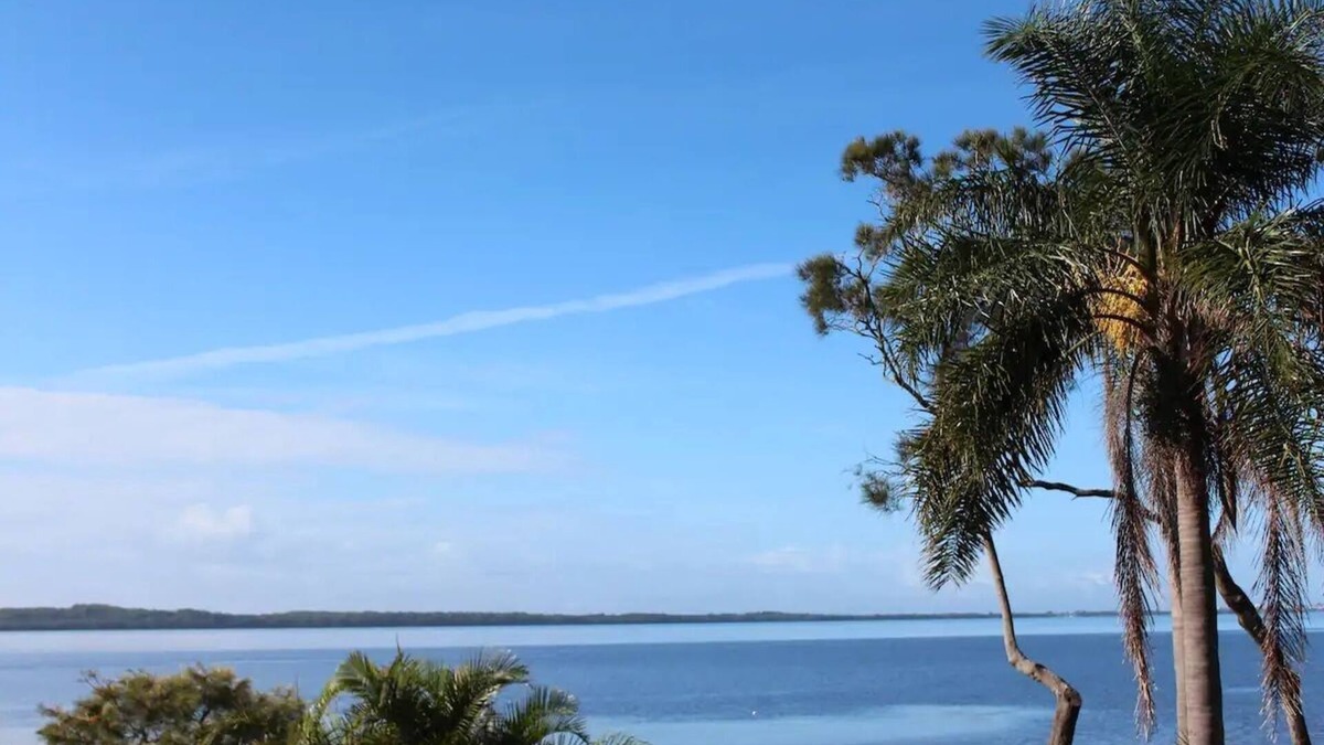 Tegerin House | Lakefront House with Stunning Views