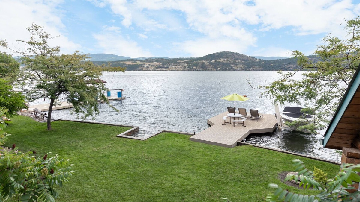 Central Okanagan House | LAKEFRONT I DOCK I FAMILY
