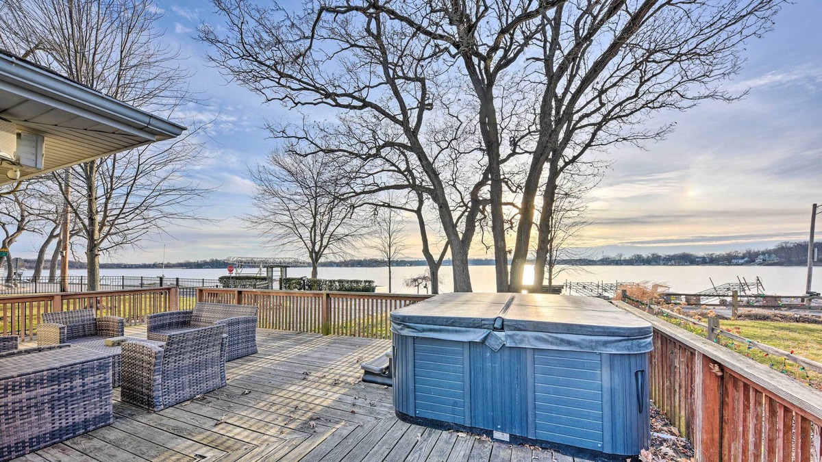 Long Lake House | Lakefront Ingleside Home w/ Dock & Kayaks!