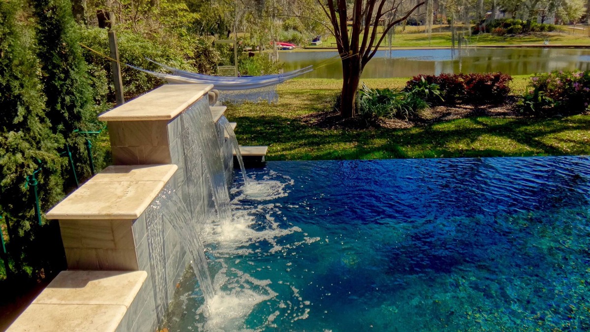 Charleston House | Lakefront Jewel: Infinity Pool, Minutes to Downtown, Beach, Golf & Boat launch