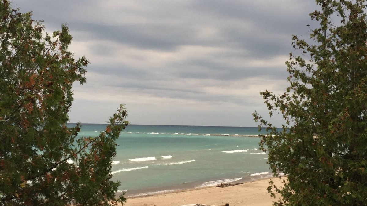 Kincardine House | Lakefront Leisurely Hideaway - Private and Peaceful - Newly Built