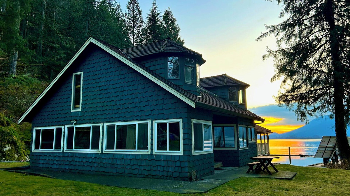 Fraser Valley Regional District Cabin | Lakefront Lodge and 3 Rustic Cabins - Sleeps 36 - Boat Access - Hot Showers+WIFI