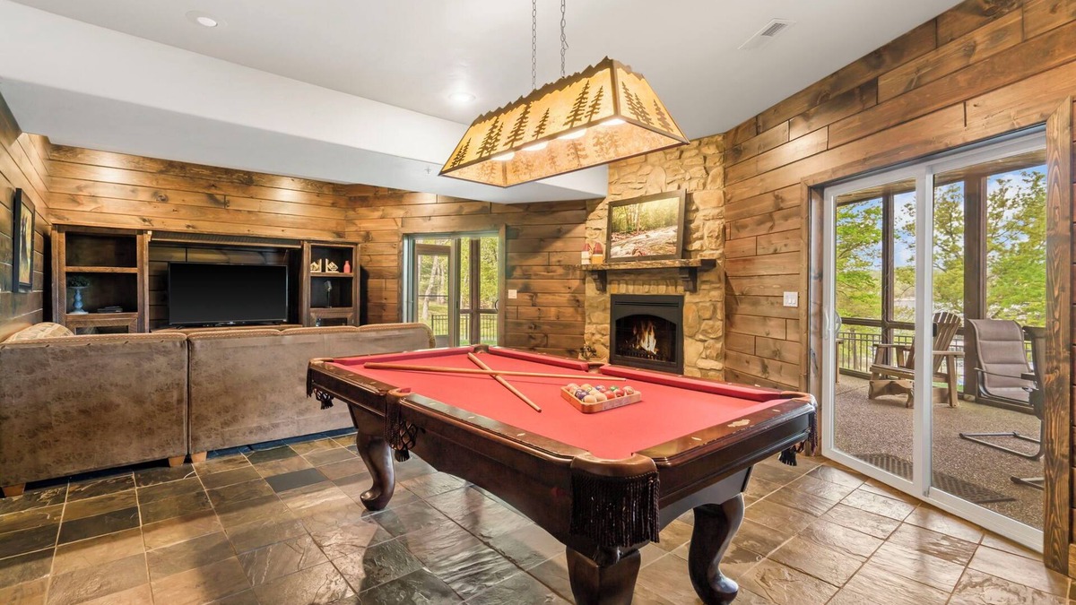 Indian Point Cabin | Lakefront Lodge 5~2mi to SDC~FREE Kayaks~Mini Golf and More