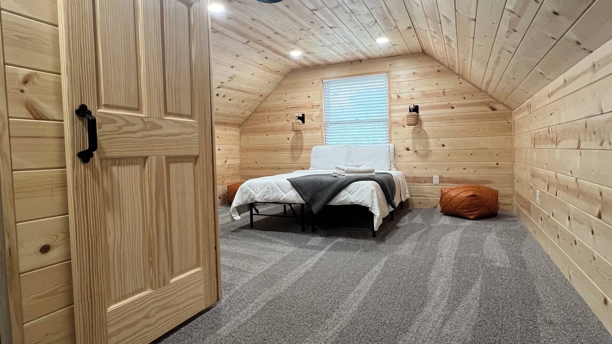 Gypsum House | Lakefront Lodge on Sandusky Bay