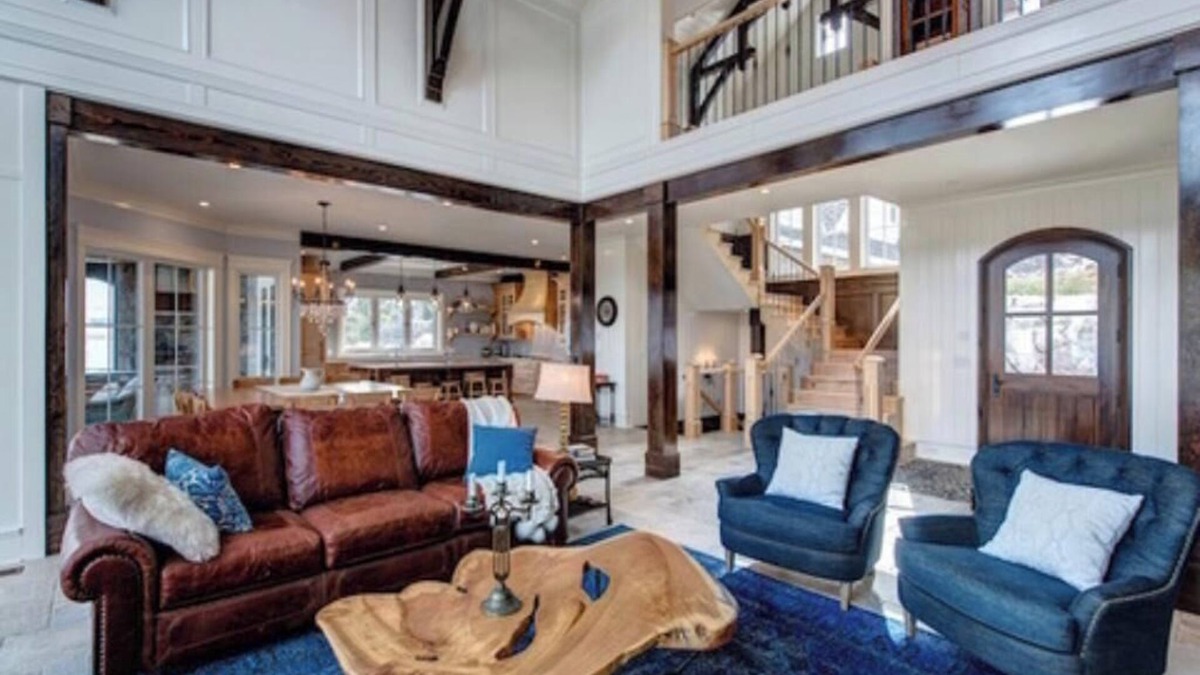 Kamloops House | Lakefront luxury house in beautiful BC interior - sleeps 21!
