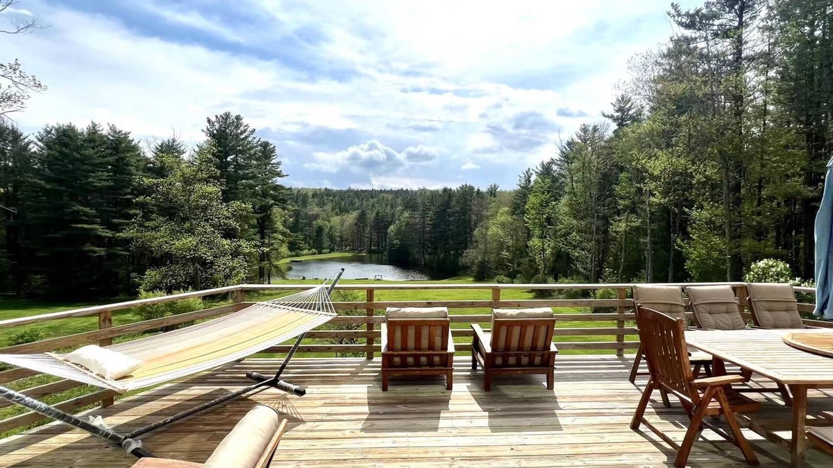 Oneonta Ski Chalet | Lakefront Luxury Chalet 7 Bedrooms