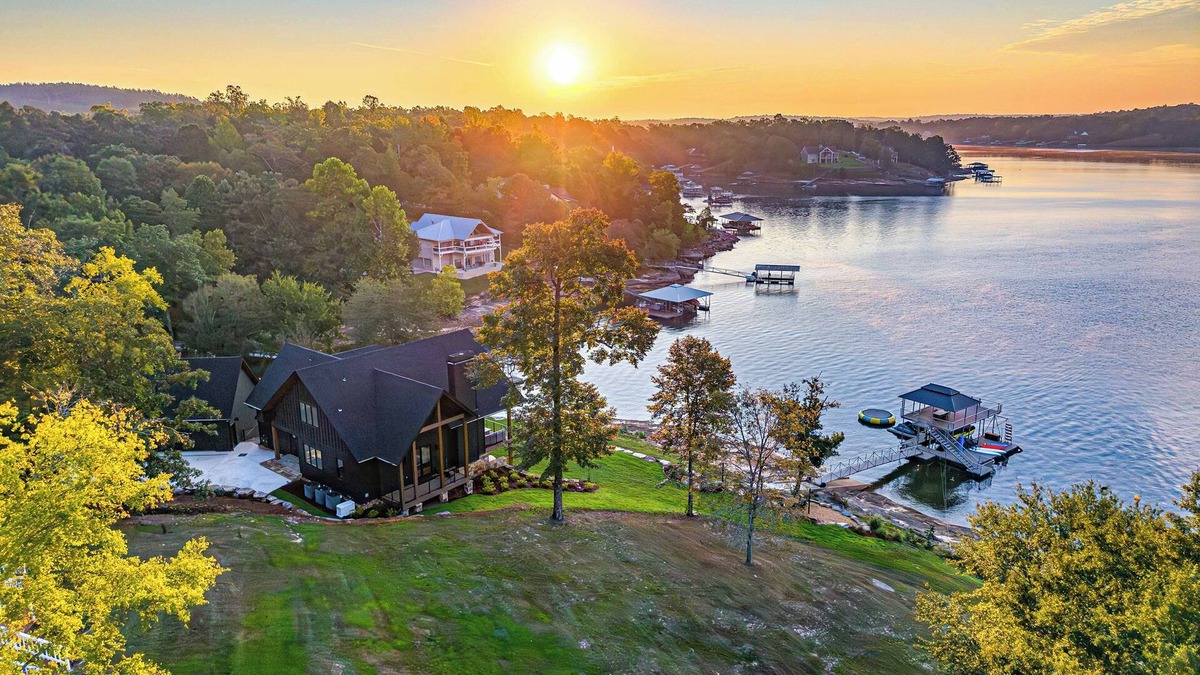 Arley House | Lakefront Luxury: HGTV Designer Home w/Gameroom!