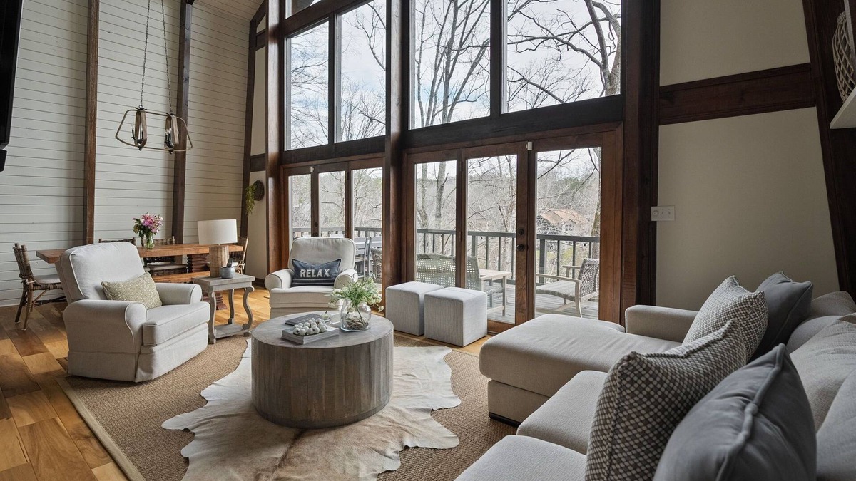 Cullman House | Lakefront luxury on Smith Lake - Black Oak Point