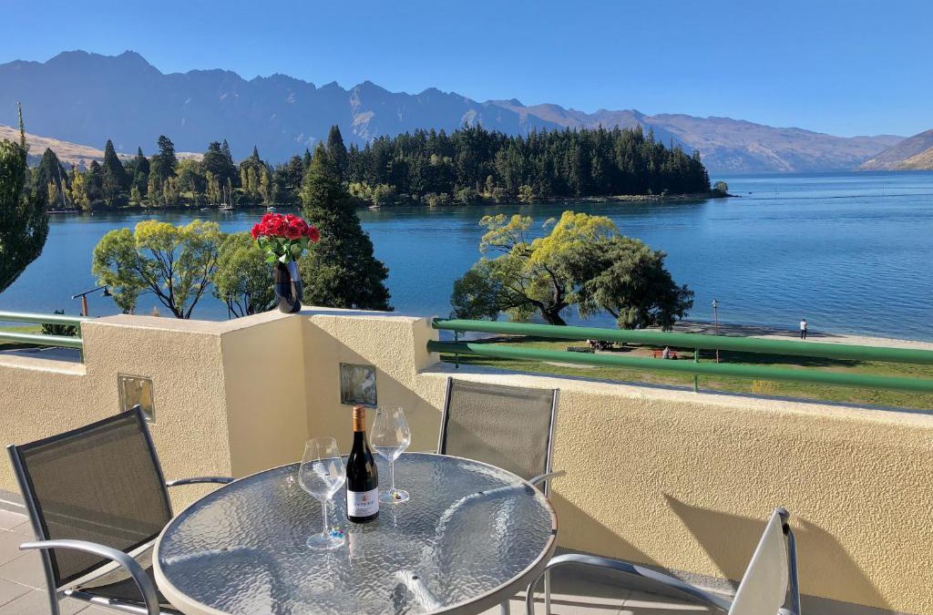 Queenstown Apartment | Lakefront Luxury Penthouse central Queenstown