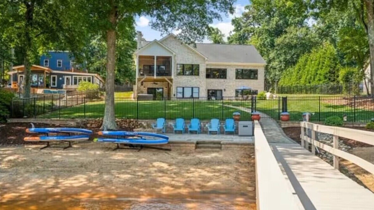 Mount Mourne House | Lakefront Luxury Retreat on Lake Norman – Private Dock & Sunset Views