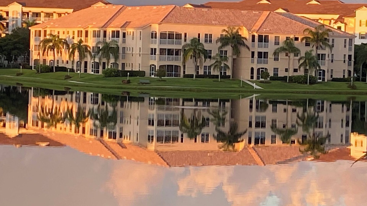 Tropical Cove Condo | Lakefront Luxury