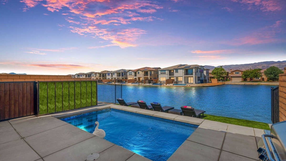 Terra Lago Villa | Lakefront Luxury Villa 4 bedroom+loft with Pool